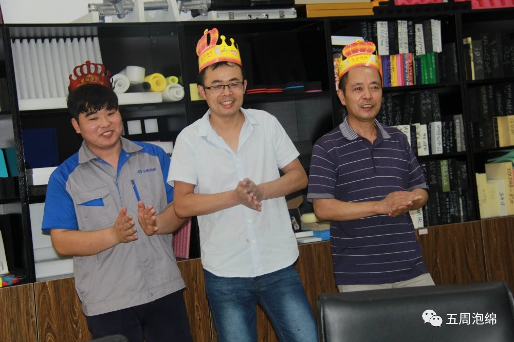 員工生日會|跟著五周走，吃喝玩樂全都有