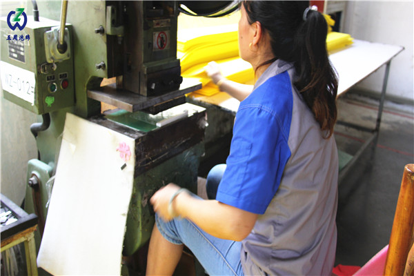 泡綿內(nèi)襯找五周 泡綿內(nèi)襯找五周