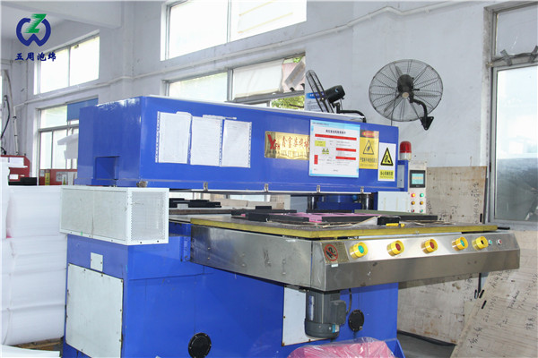 五周泡綿|產(chǎn)品打樣反復(fù)測量，只為客戶放心