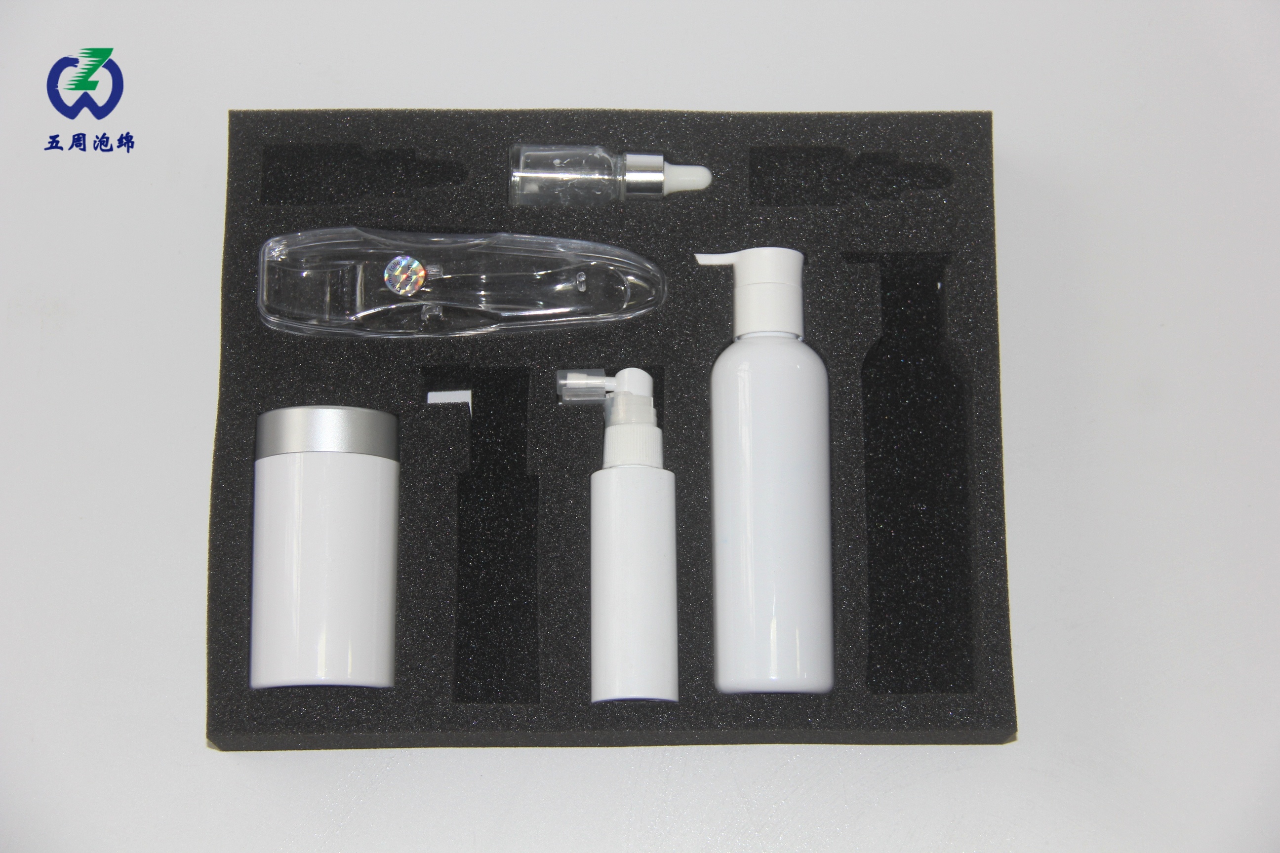 高端化妝品都用什么內(nèi)襯？海綿材質(zhì)暴露品牌小心機(jī)